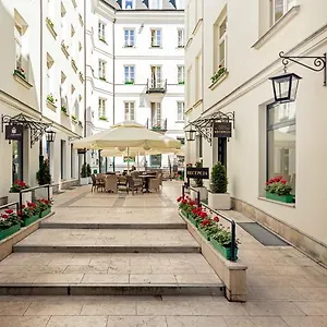 Hotel apartamentowy St. Andrew's Palace ****